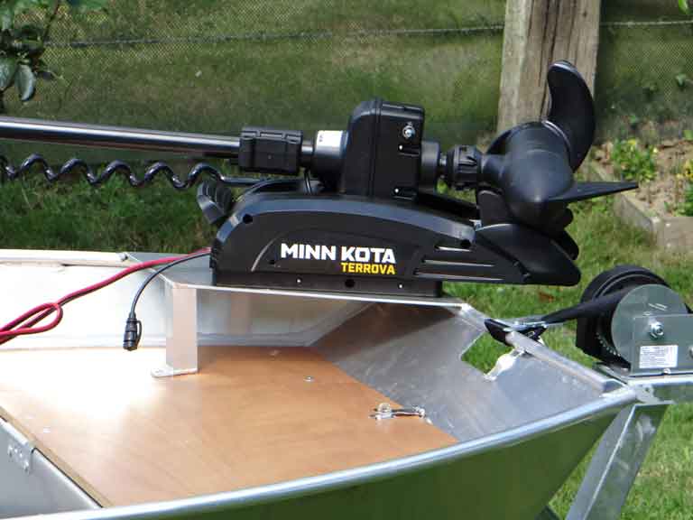 Small-boat-Support-moteur-a